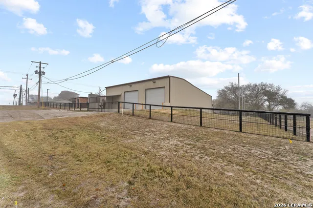 106 South Line Karnes City, TX 78118
