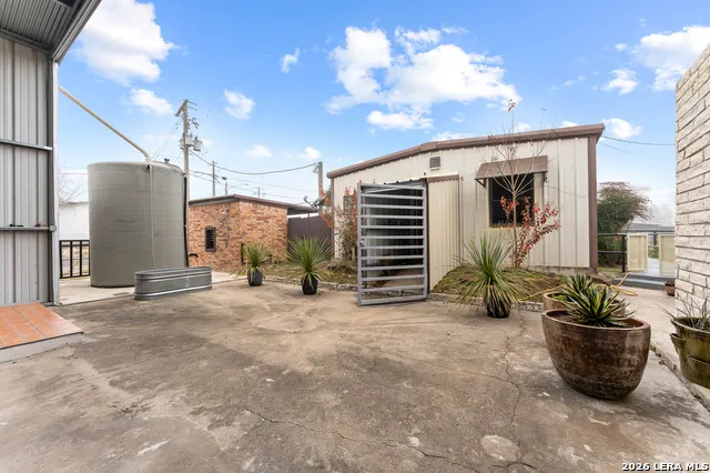 106 South Line Karnes City, TX 78118