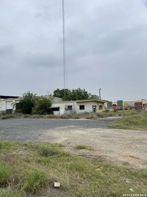 2081 BI 35 E Pearsall, TX 78061