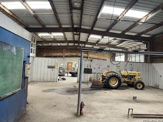 2081 BI 35 E Pearsall, TX 78061