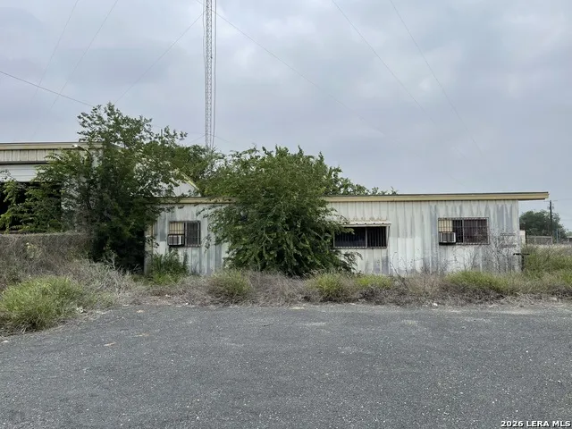 2081 BI 35 E Pearsall, TX 78061