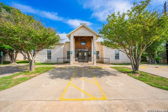 204 W Windcrest Fredericksburg, TX 78624