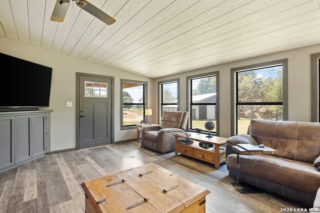 190 Enchanted Valley Rd Kerrville, TX 78028