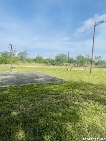 141 County Road 779 Devine, TX 78016