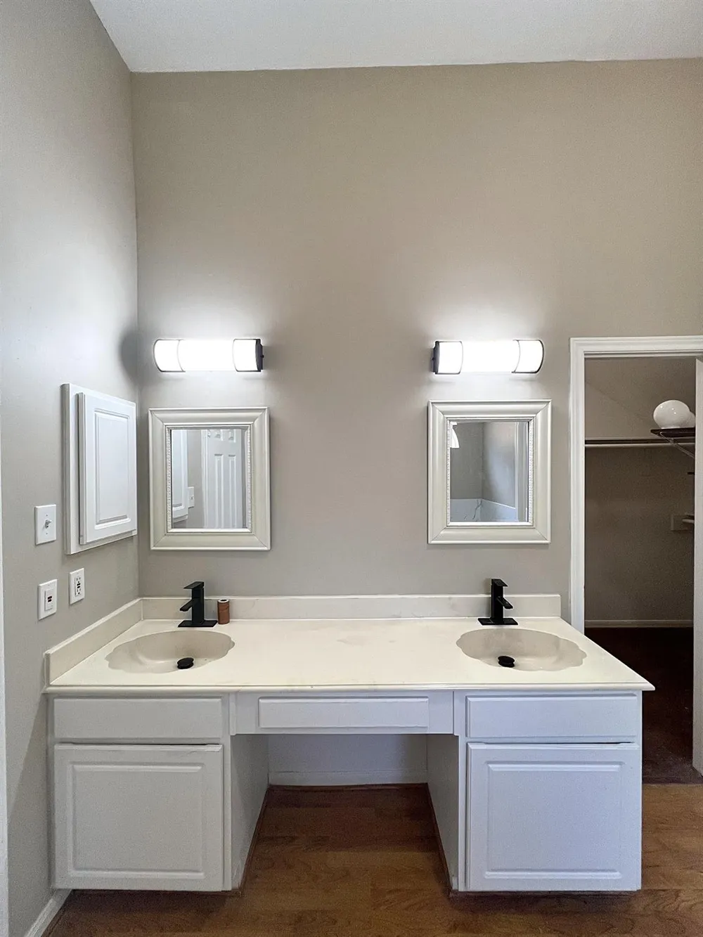 206 Hartwood Court Sugar Land, TX 77479