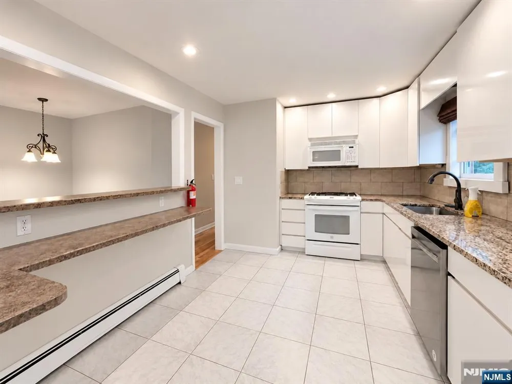 84 Colgate Avenue 2 Paramus, NJ 07652
