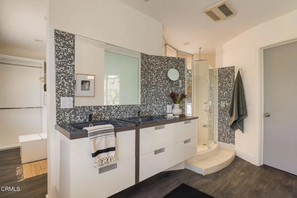 1919 Deermont Road Glendale, CA 91207