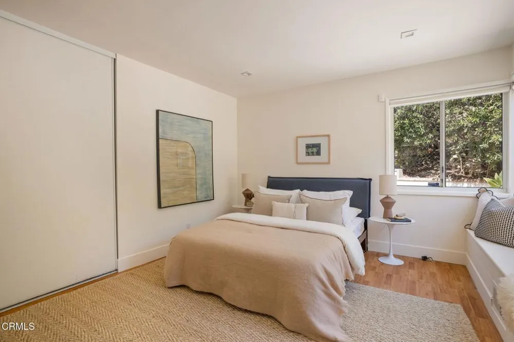 1919 Deermont Road Glendale, CA 91207