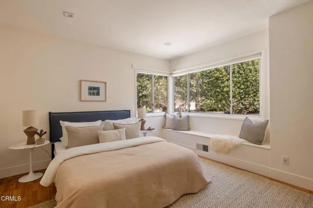 1919 Deermont Road Glendale, CA 91207