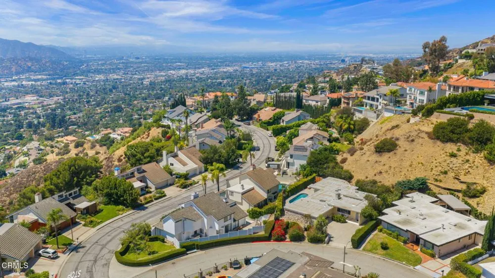 1919 Deermont Road Glendale, CA 91207