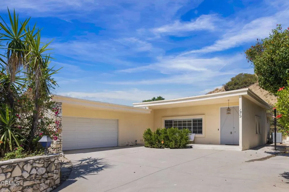 1919 Deermont Road Glendale, CA 91207