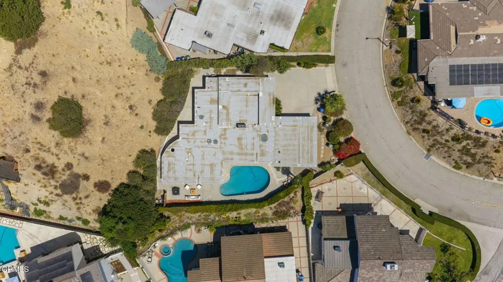 1919 Deermont Road Glendale, CA 91207