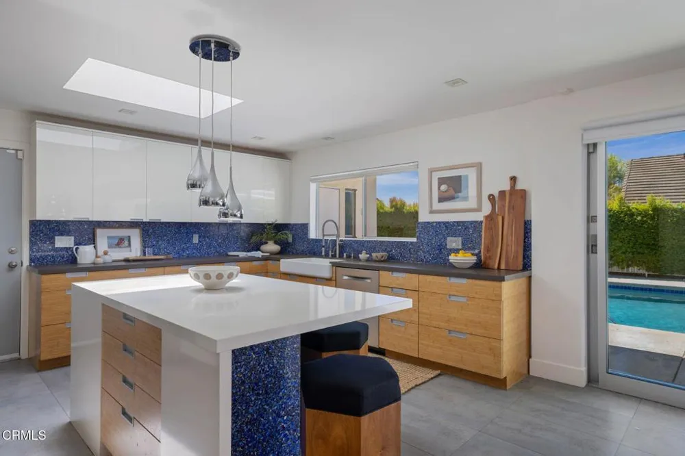 1919 Deermont Road Glendale, CA 91207