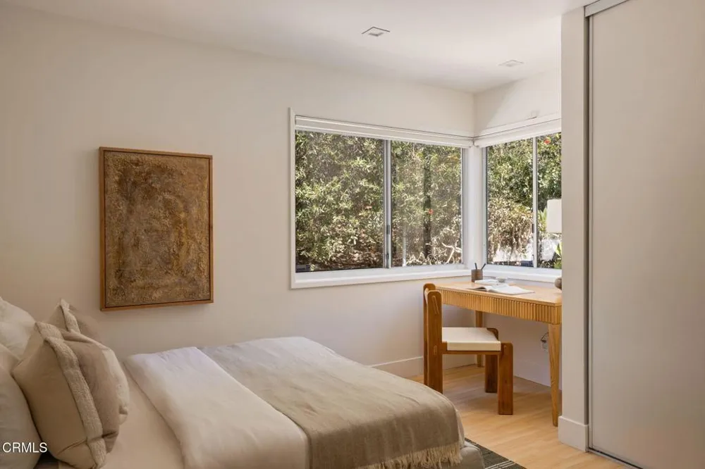1919 Deermont Road Glendale, CA 91207