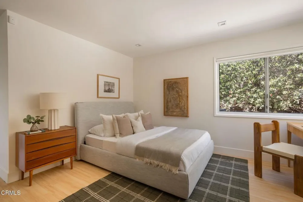 1919 Deermont Road Glendale, CA 91207