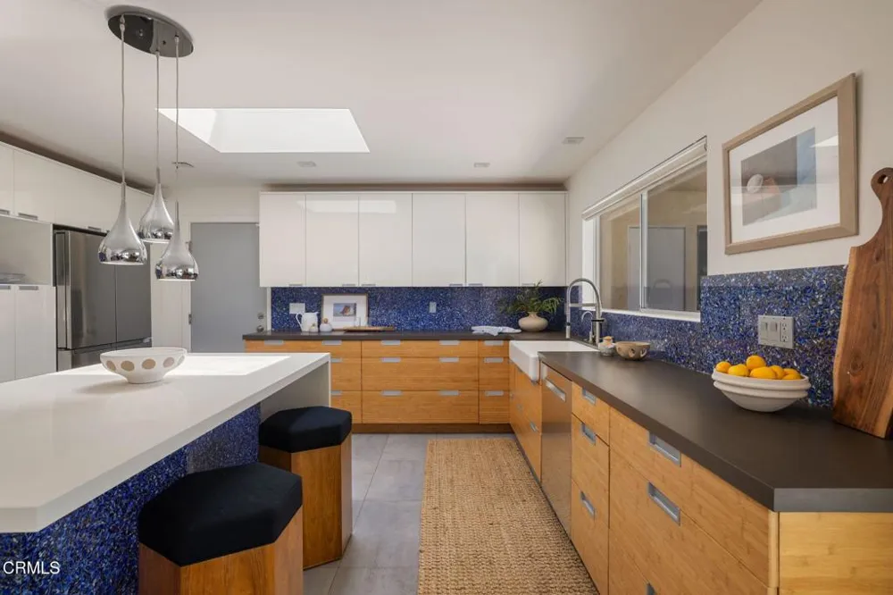 1919 Deermont Road Glendale, CA 91207