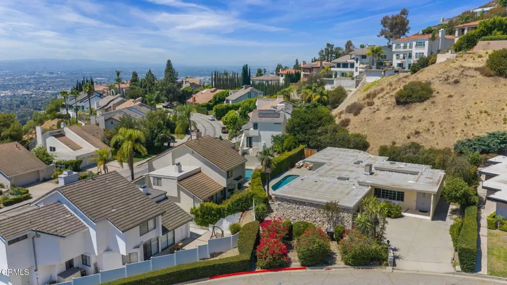 1919 Deermont Road Glendale, CA 91207