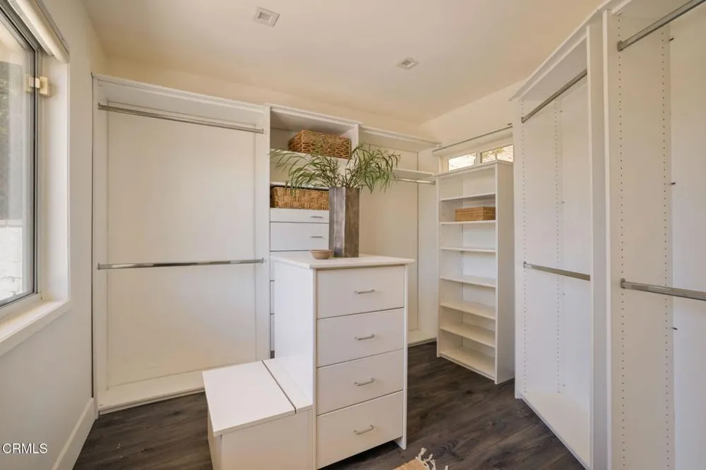 1919 Deermont Road Glendale, CA 91207