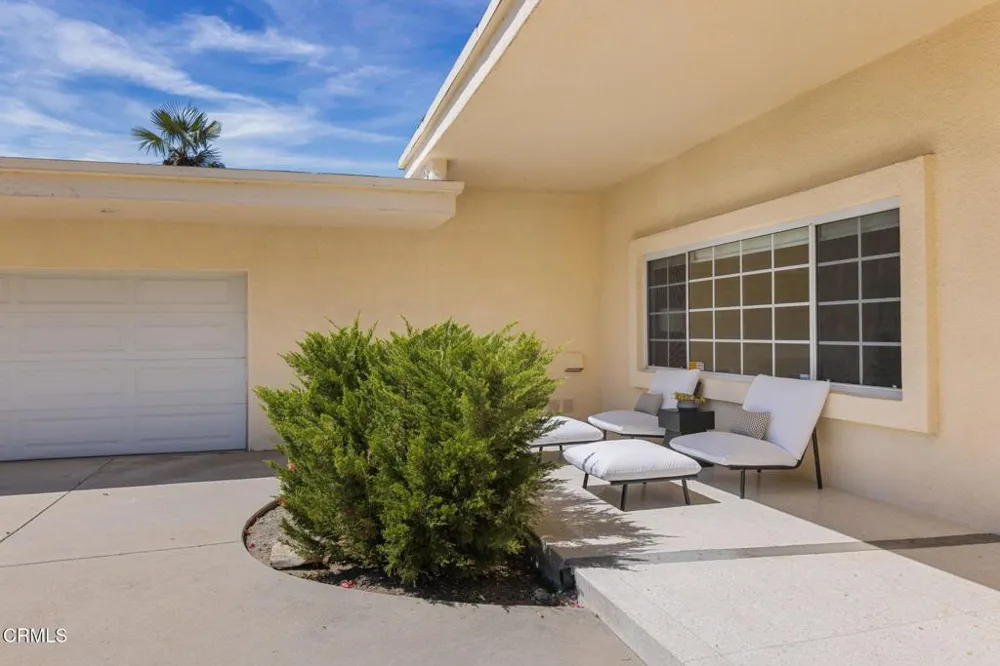 1919 Deermont Road Glendale, CA 91207