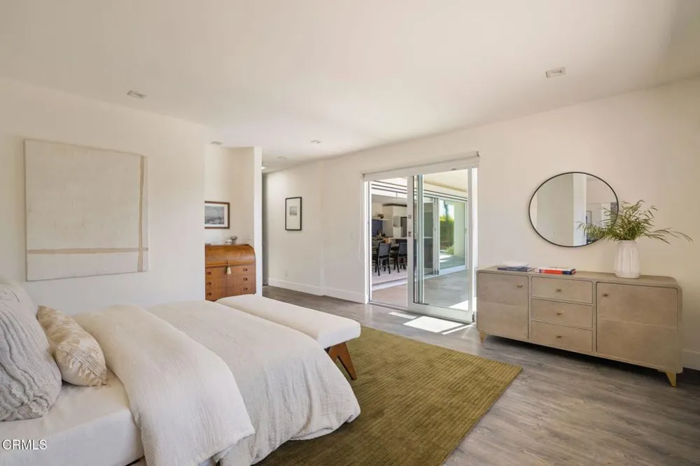 1919 Deermont Road Glendale, CA 91207