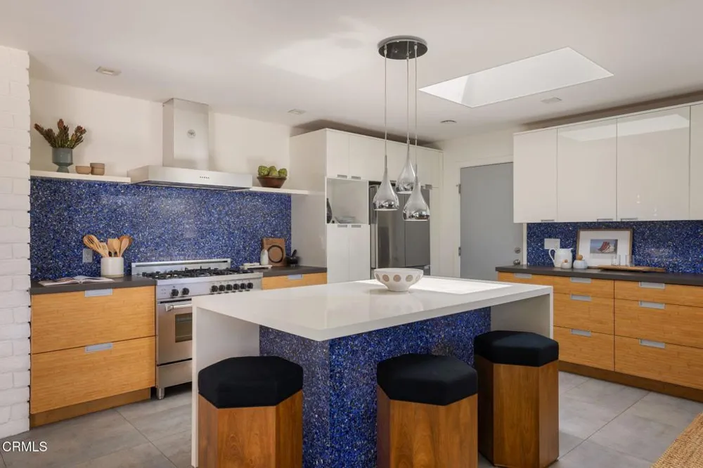 1919 Deermont Road Glendale, CA 91207