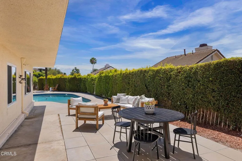 1919 Deermont Road Glendale, CA 91207