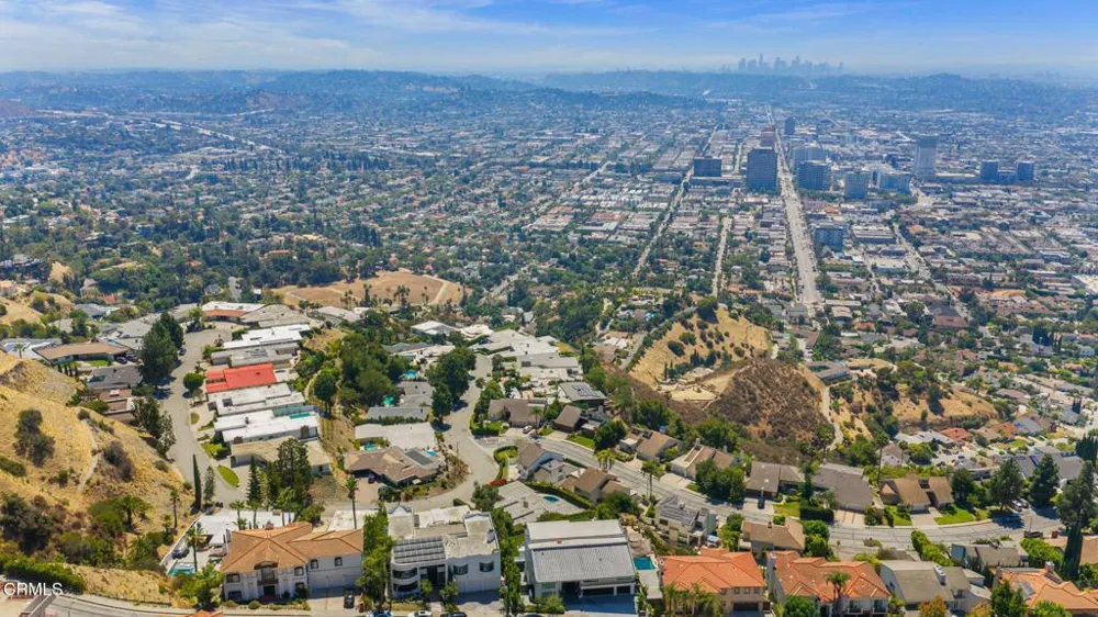 1919 Deermont Road Glendale, CA 91207