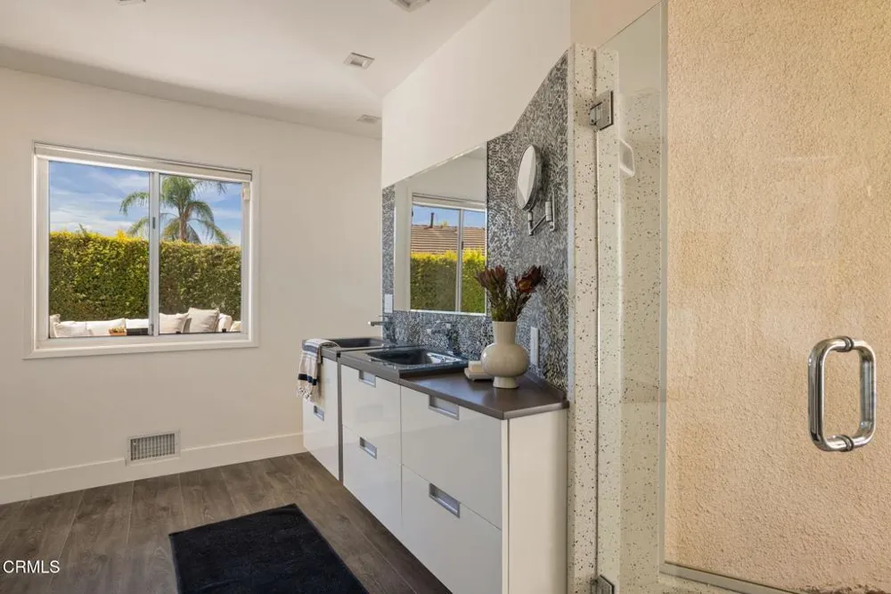 1919 Deermont Road Glendale, CA 91207