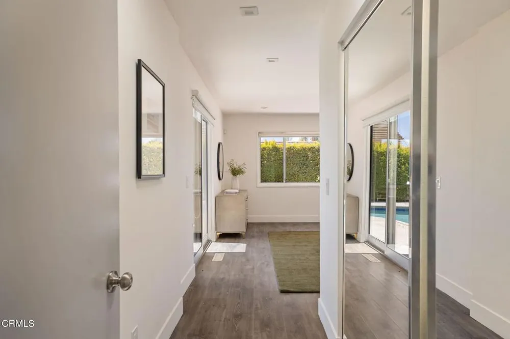 1919 Deermont Road Glendale, CA 91207
