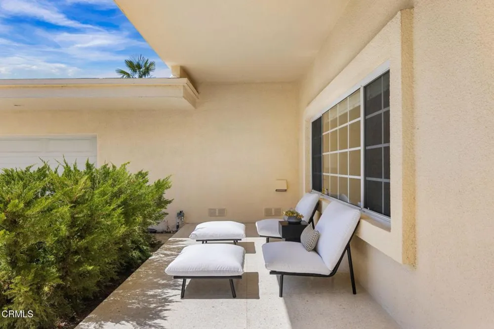 1919 Deermont Road Glendale, CA 91207