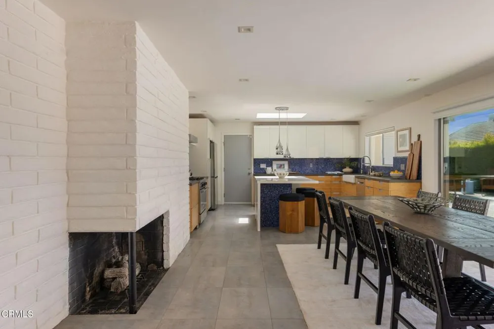 1919 Deermont Road Glendale, CA 91207