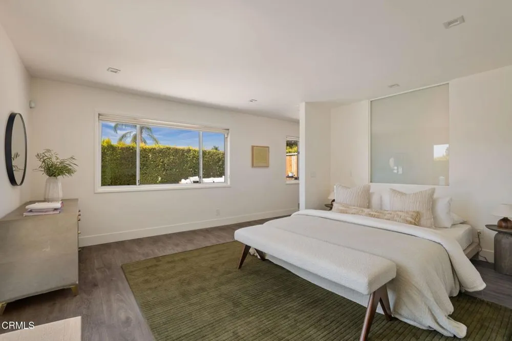 1919 Deermont Road Glendale, CA 91207