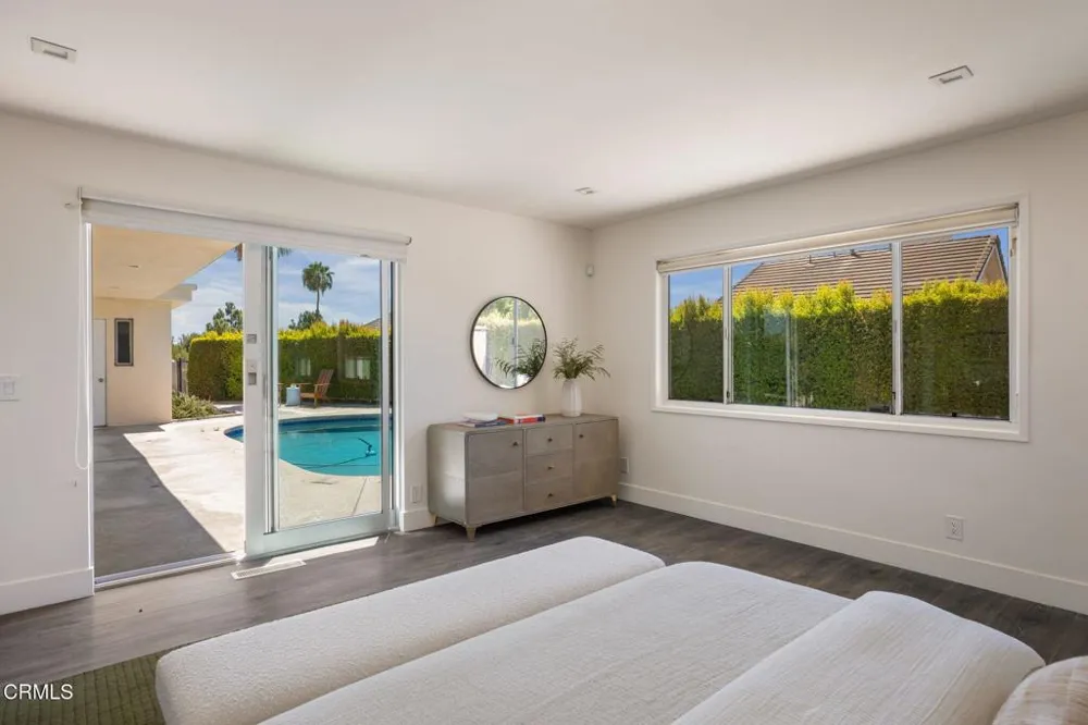 1919 Deermont Road Glendale, CA 91207