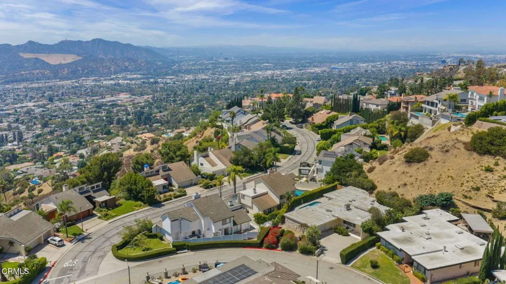 1919 Deermont Road Glendale, CA 91207