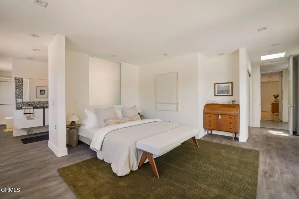 1919 Deermont Road Glendale, CA 91207