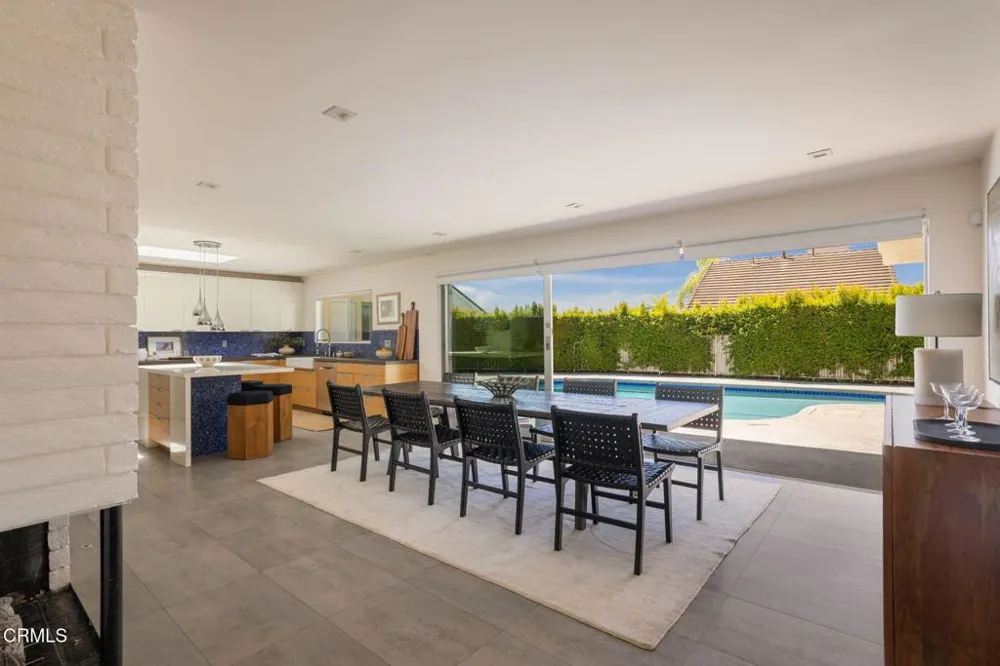 1919 Deermont Road Glendale, CA 91207