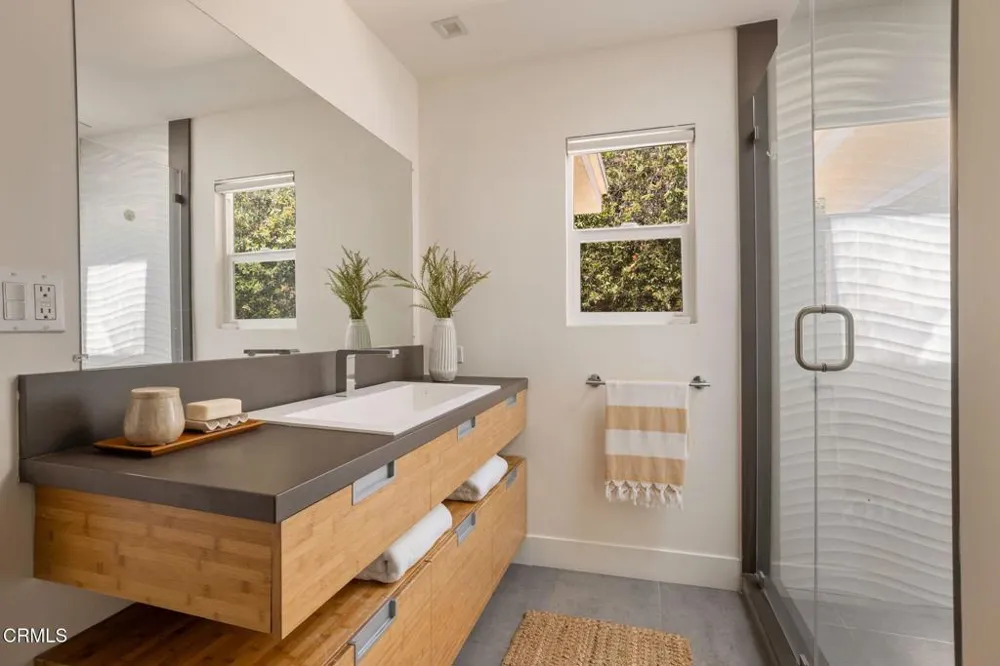 1919 Deermont Road Glendale, CA 91207