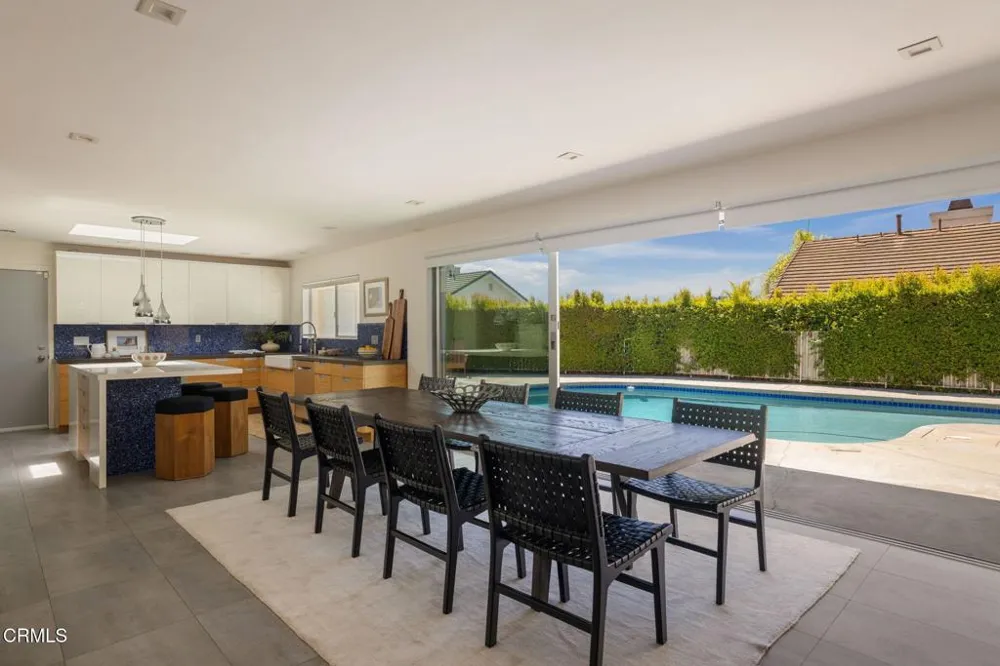 1919 Deermont Road Glendale, CA 91207
