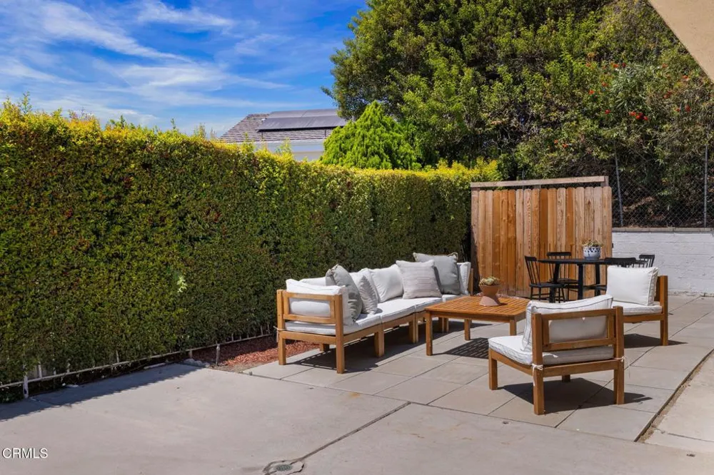 1919 Deermont Road Glendale, CA 91207