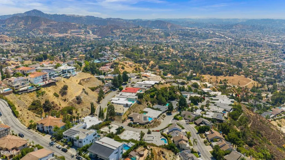 1919 Deermont Road Glendale, CA 91207