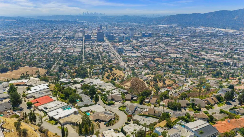1919 Deermont Road Glendale, CA 91207
