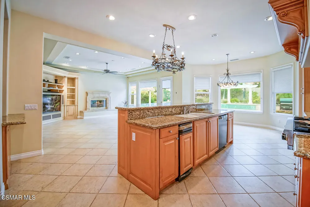 2822 Rainfield Avenue Westlake Village, CA 91362