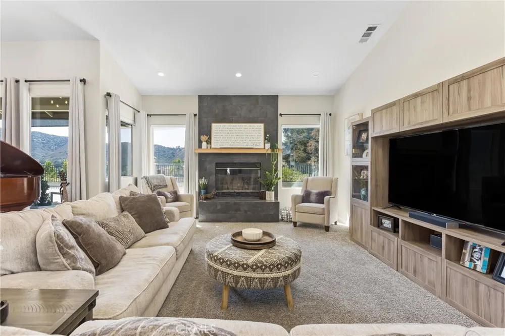 13582 Oak Hill Court Yucaipa, CA 92399