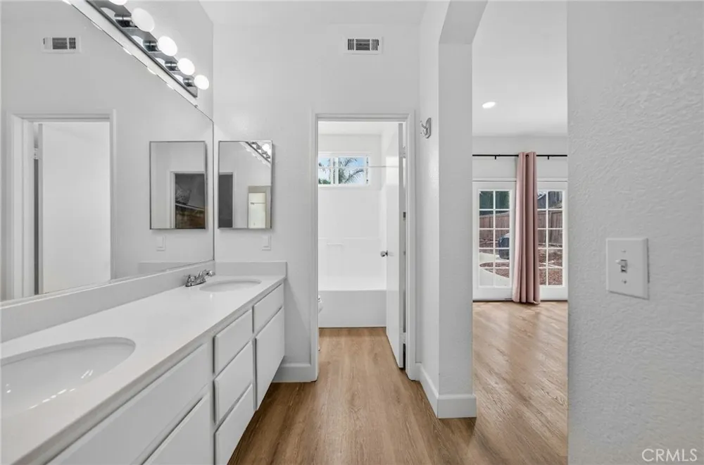 33298 Avenida Bicicleta Temecula, CA 92592