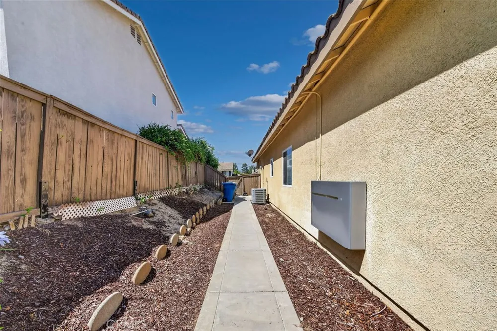 33298 Avenida Bicicleta Temecula, CA 92592