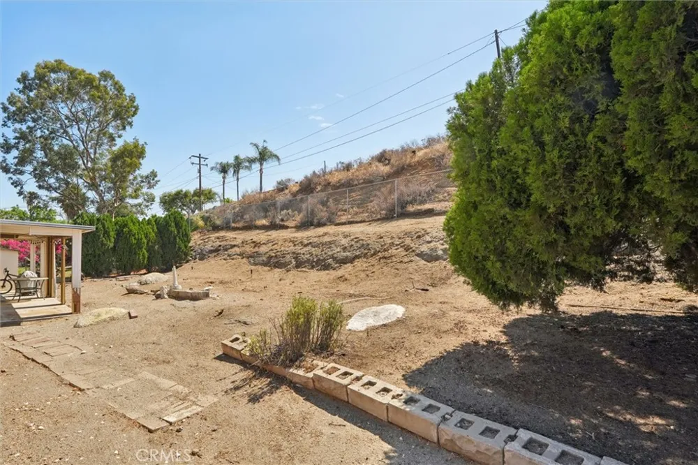 5435 Pinto Jurupa Valley, CA 92509