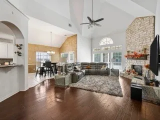 416 Shadow Creek Drive DeSoto, TX 75115