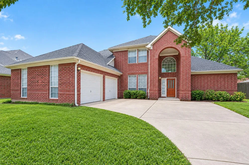 2411 Charter Oaks Court Pearland, TX 77584