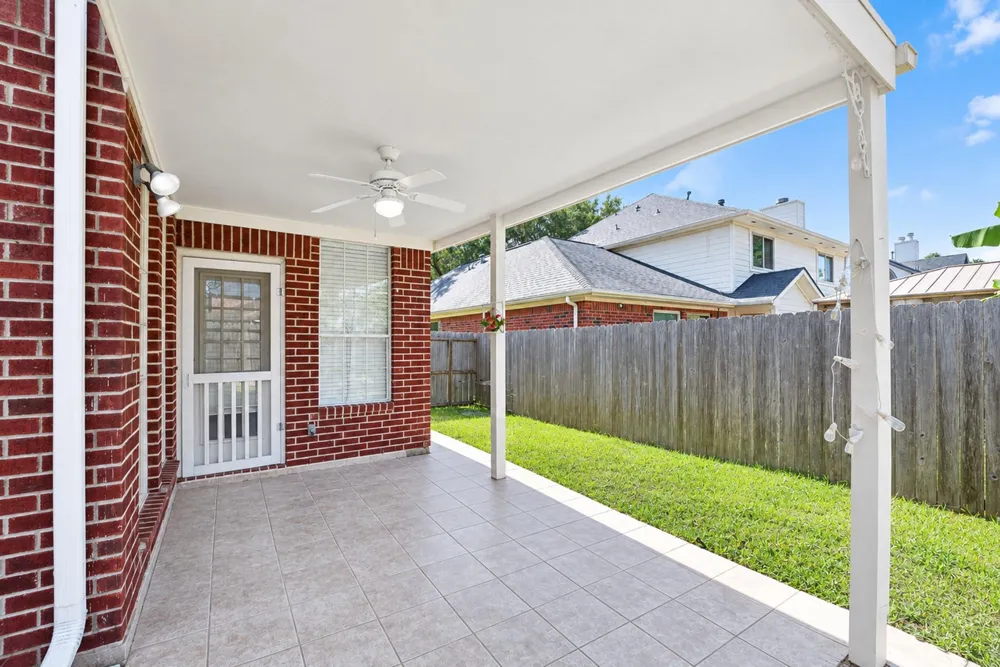 2411 Charter Oaks Court Pearland, TX 77584