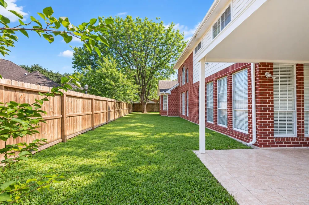 2411 Charter Oaks Court Pearland, TX 77584